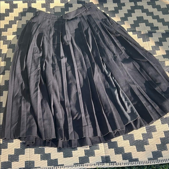 EUC Abercrombie & Fitch Black A-Line Skirt with high side slit